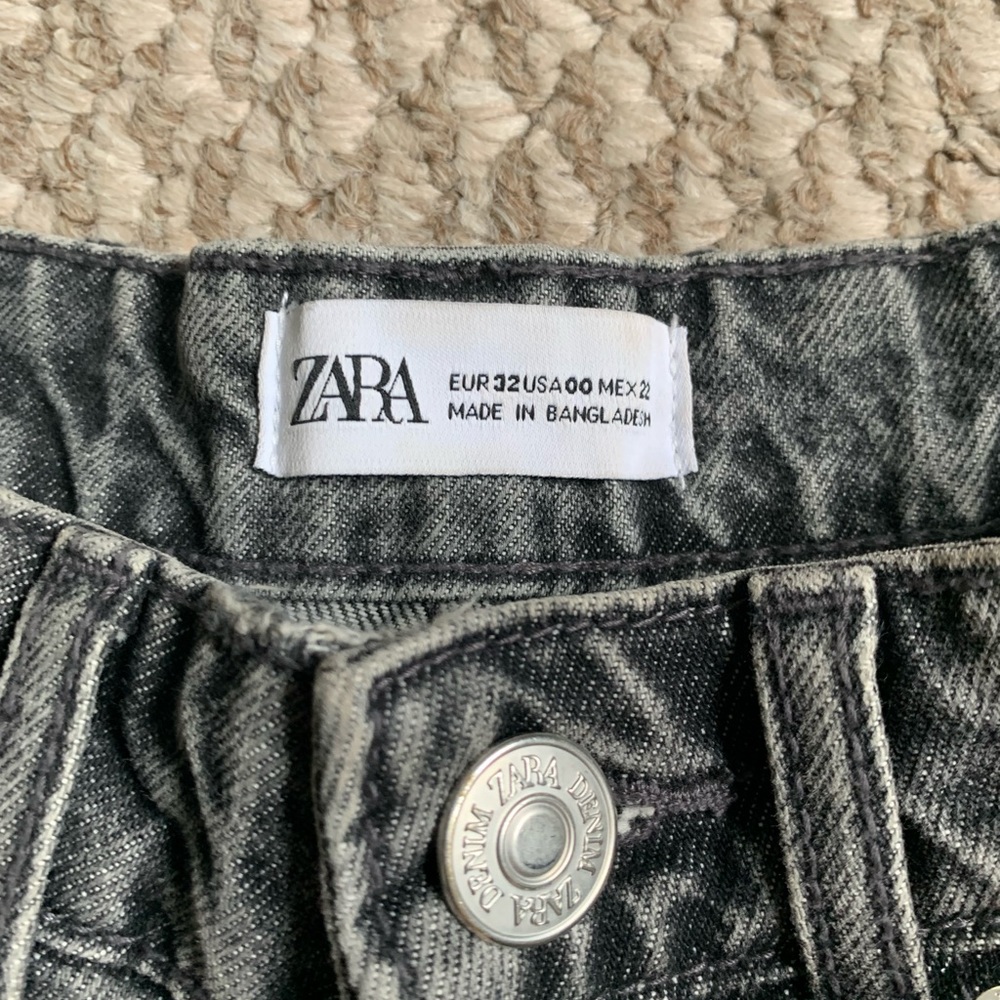 ZARA BLACK RIPPED SHORTS - Picture 2 of 5